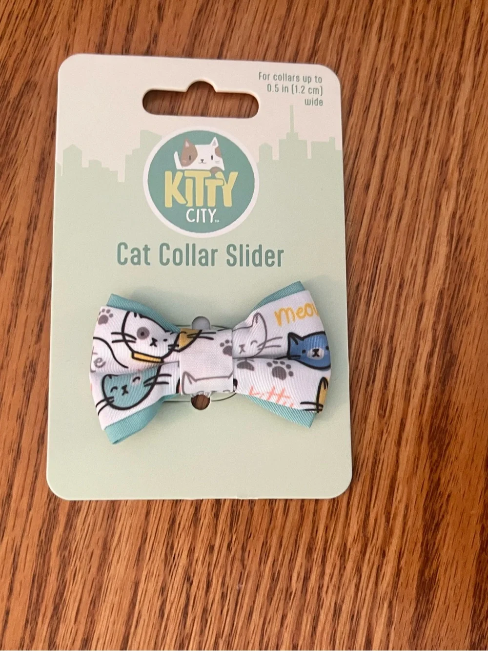 Kitty City Cat White with Green Trim & Cats Leash, Harness & Collar Slide